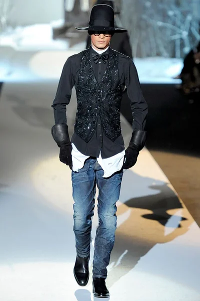 Look 30